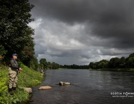 salmon-fishing-in-scotland-with-a-guide
